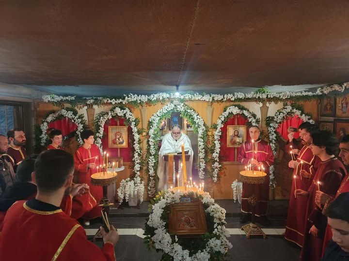 თამარ მეფის სახელობის სკოლა-გიმნაზია გილოცავთ ახალ წელს