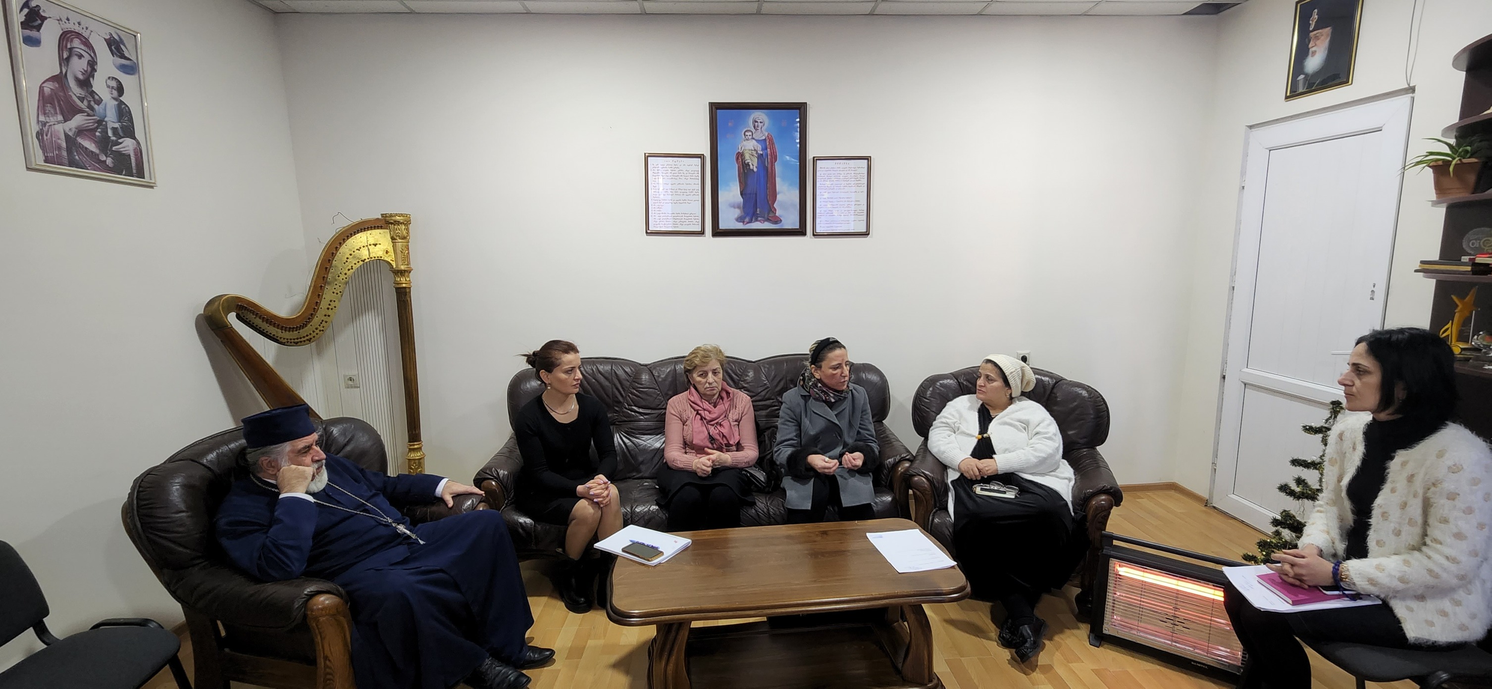 გიმნაზიაში მათემატიკის კათედრის სხდომა ჩატარდა, რომელსაც გიმნაზიის რექტორი, დეკანოზი მირიან სამხარაძე და სასწავლო პროცესების მენეჯერი მზიური კოჩალიძე ესწრებოდნენ......