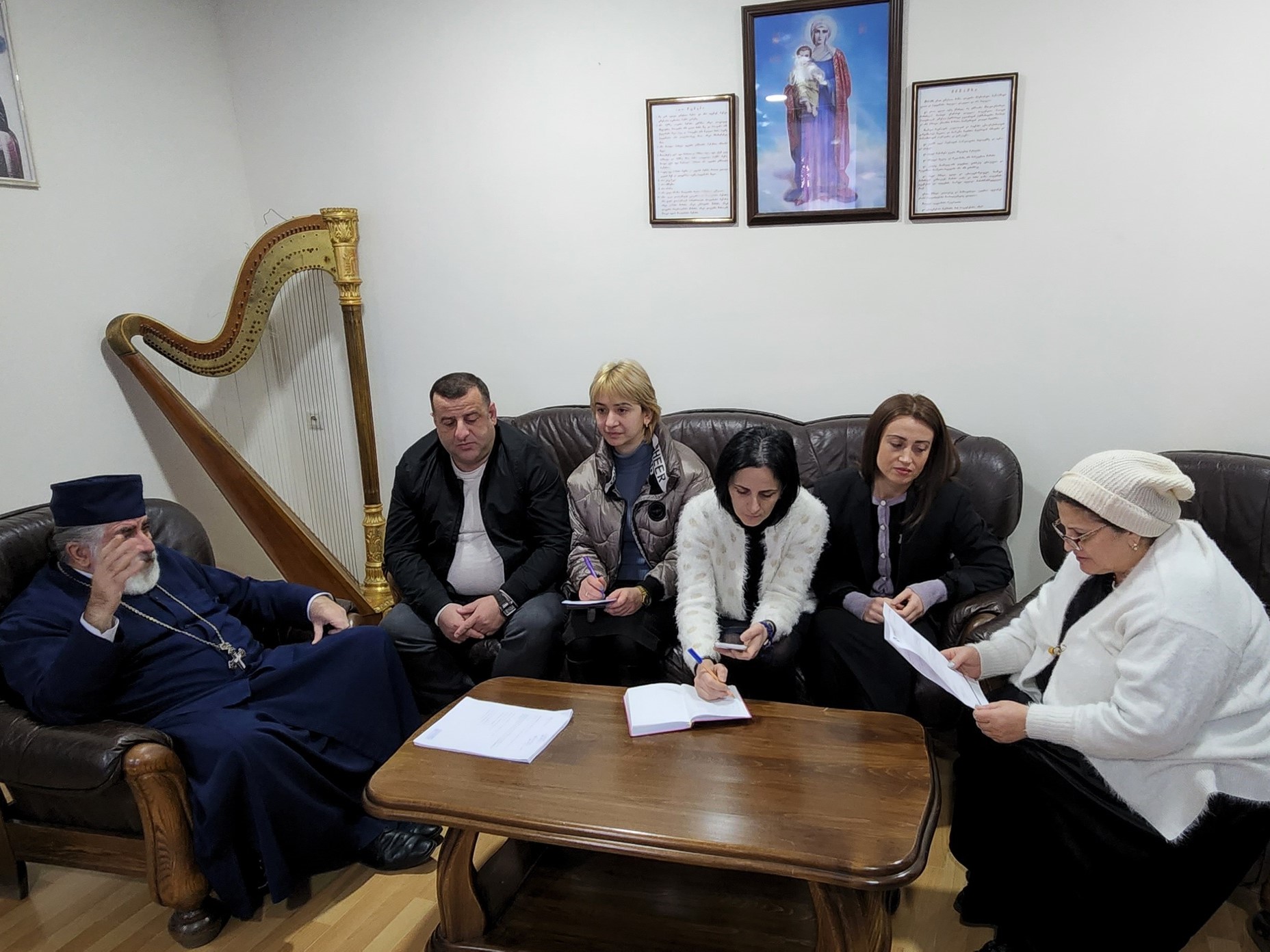 გიმნაზიაში საბუნებისმეტყველო მეცნიერებათა კათედრის სხდომა ჩატარდა, რომელსაც გიმნაზიის რექტორი, დეკანოზი მირიან სამხარაძე და სასწავლო პროცესების მენეჯერი მზიური კოჩალიძე ესწრებოდნენ......