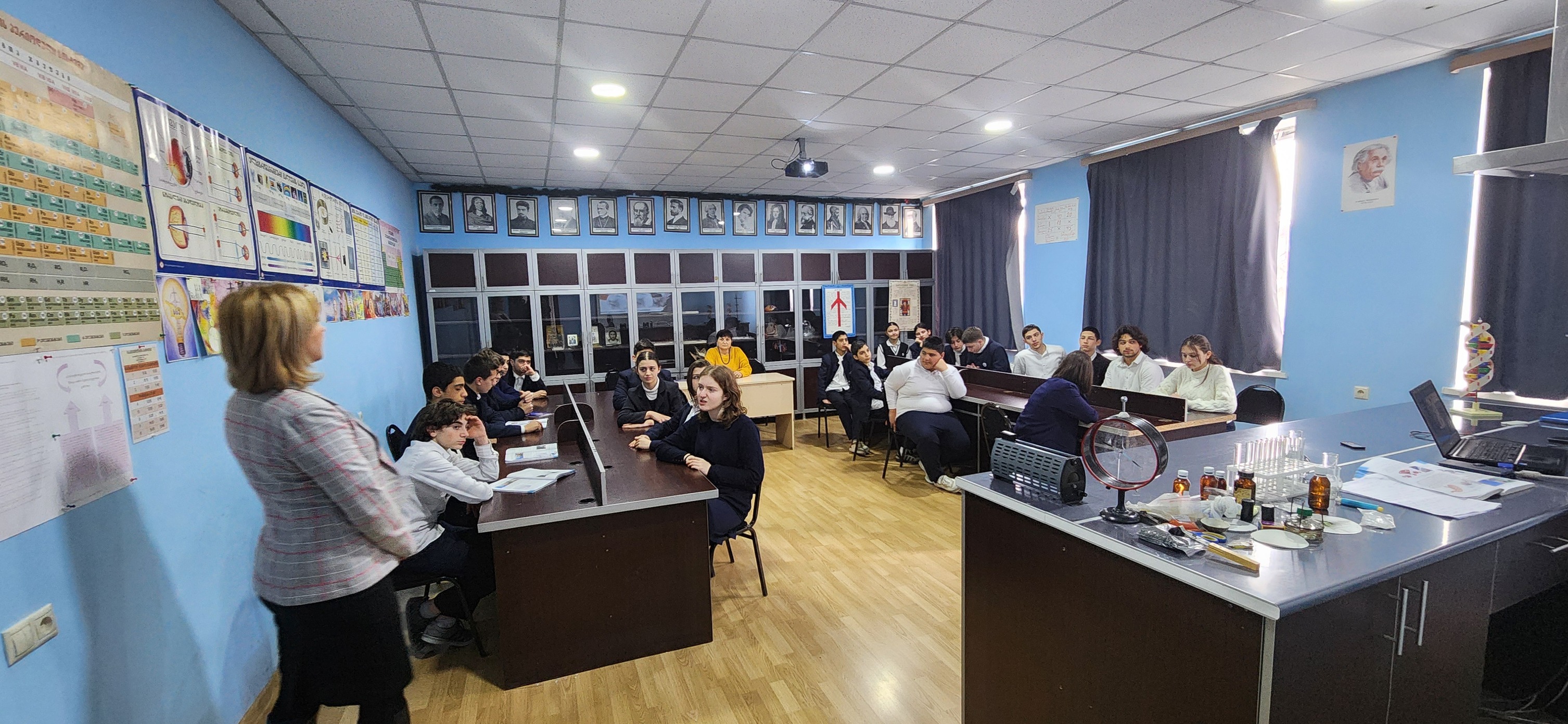 14.02. 2024 გიმნაზიაში ქიმიის კვირეული დაიწყო..