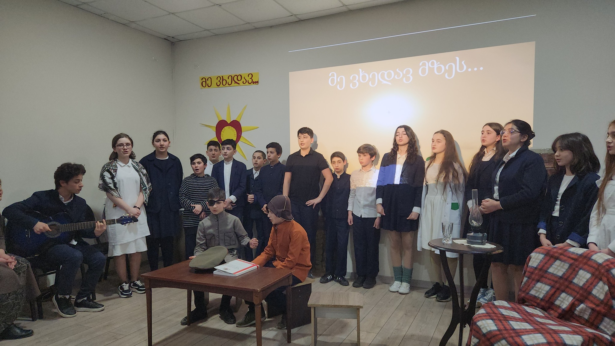 მზითა და სითბოთი იყო გაჯერებული ღონისძიება რომელიც წმიდა თამარ მეფის სახელობის გიმნაზიის მეექვსე კლასის მოსწავლეებმა შემოგვთავაზეს.......