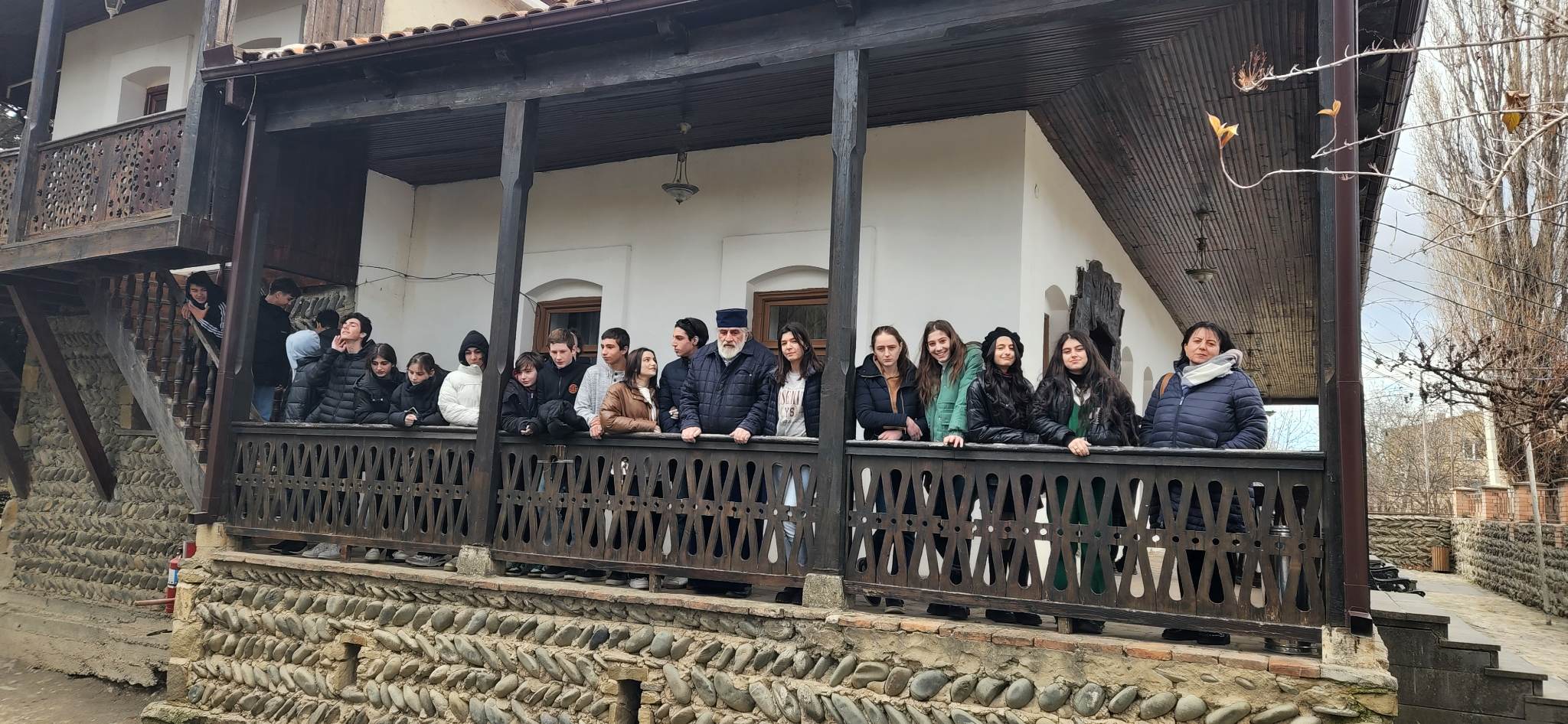 საქართველოს საპატრიარქოს, წმიდა თამარ მეფის სახელობის გიმნაზიის, წმიდა შუშანიკის სახელობის მე - 9 ა კლასის და წმიდა ექვთიმე ღვთისკაცის სახელობის მე - 9 ბ კლასის მოსწავლეები, პედაგოგებთან და დირექციის წარმომადგენლებთან ერთად, საპატრიარქოს საქველმოქმედო ფონდ "ლაზარეს" (დირექტორი რეზო შარაბიძე) დაფინანსებით - შიდა ქართლში გაემგზავრნენ