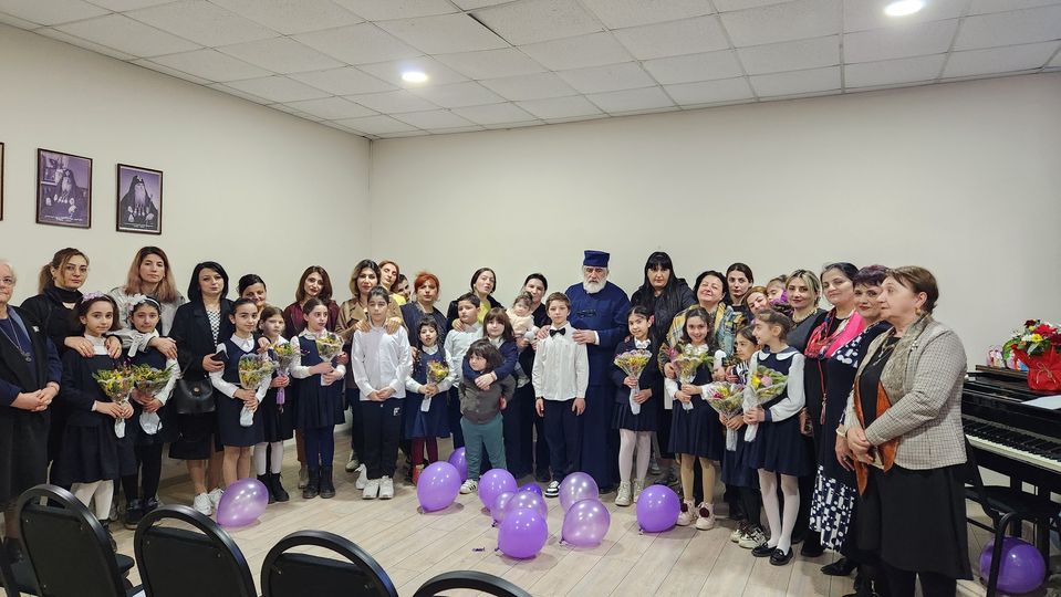 გიმნაზიის მე - 4 ა კლასის მოსწავლეებმა (კლასის დამრიგებელი ლია შარიქაძე) საკონფერენციო დარბაზში დედისადმი მიძღვნილი საინტერესო, შემეცნებითი სანახაობა წარმოადგინეს......