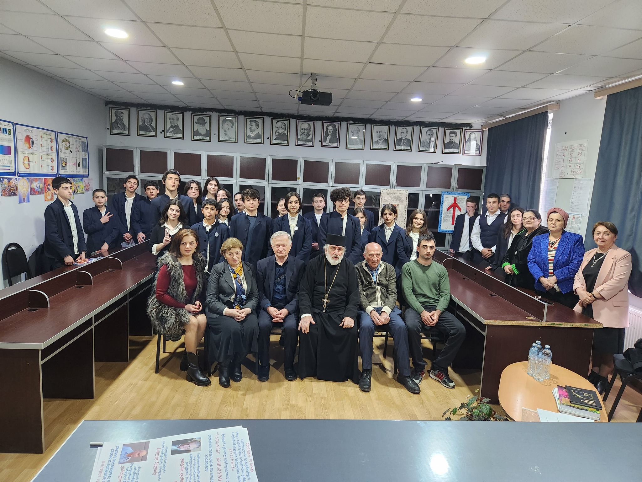 წმიდა თამარ მეფის სახელობის გიმნაზიის, მათემატიკის კათედრისა და მათემატიკის მოყვარულთა კლუბის (ხელმძღვანელი შორენა ოქრიაშვილი) ინიციატივით გაიმართა შეხვედრა ცნობილ მეცნიერებთან: საქართველოს ტექნიკური უნივერსიტეტის, გამოთვლითი მათემატიკის დირექტორთან, პროფესორ - ვახტანგ კვარაცხელიასთან და ამავე ინსტიტუტის სამეცნიერო საბჭოს თავმჯდომარესთან, პროფესორ - ჰამლეტ მელაძესთან........